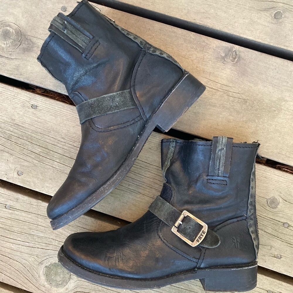 FRYE Boots VICKY ARTISAN Moto Combat Black Leather Suede Silver Back Zip Size 8